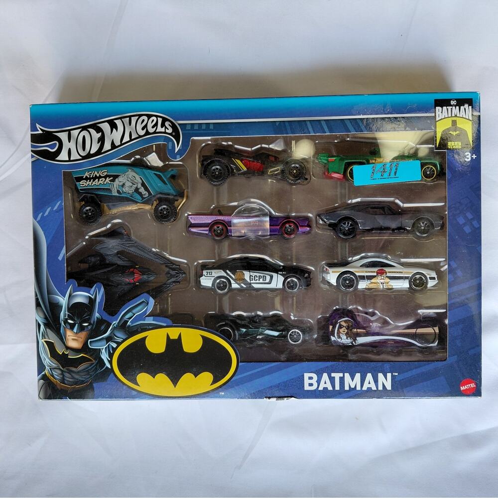 Hot Wheels Toy Cars, 10-Pack of Batman-Themed 1:64 Scale Die-Cast Vehicles NWT
